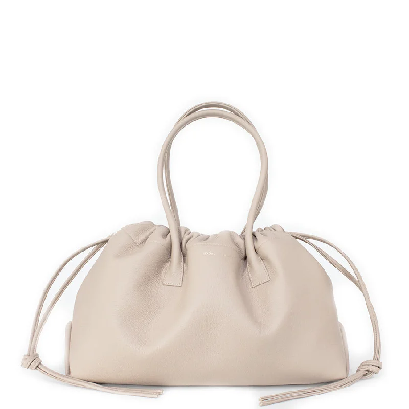 SPACIOUS LEATHER SHOPPER "QUINN" IN BEIGE